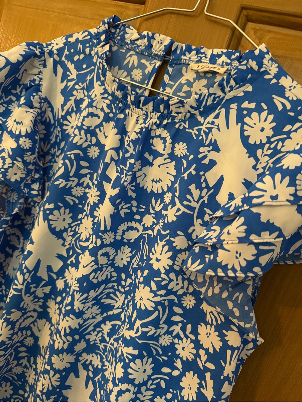 JODIFL Blue and White Floral Ruffle Sleeve Blouse